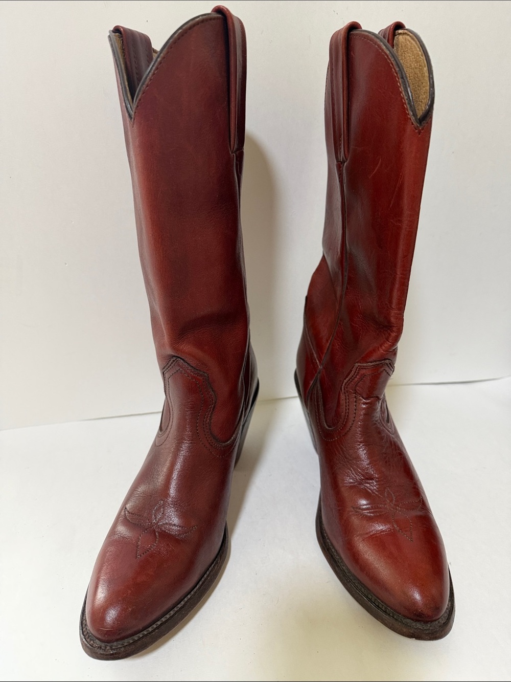 Women's Frye Boots in Redish brown